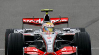 Хамилтън изпревари Кими с 0,006 секунди