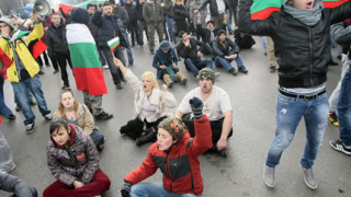 Около 70 души уважиха протеста срещу кабинета "Орешарски"