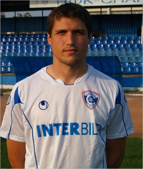 В Спартак (Вн) не успяха да уредят с картотека Десислав Русев