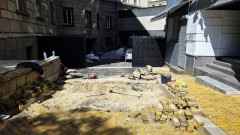 ДБ пуска сигнал до прокуратурата във връзка с незаконните антипаркинг колчета пред НС