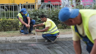 Режат част от новоположен асфалт на булевард Васил Левски във Варна