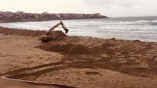 Забранява се нарушаването на повърхността и целостта на крайбрежната плажна