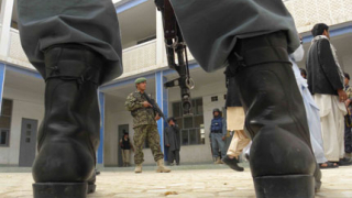 46 души са убити в Афганистан при нападения на талибани в изборния ден