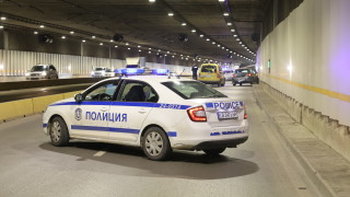 Катастрофа между такси и лек автомобил затвори тунел Люлин  в София