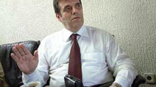 Кощуница: ЕС да избира между споразумение със Сърбия и мисия в Косово