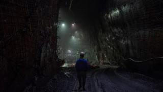 45 миньори все още са блокирани във въглищна мина след
