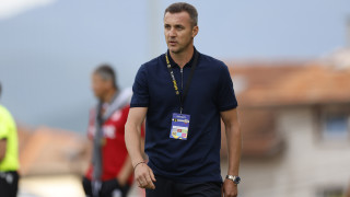 Старши треньорът на Локомотив София Станислав Генчев има куп проблеми