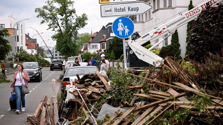 Загинал и над 40 ранени след торнадото в Германия 
