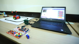 STEM центрове от английски Science наука Technology технологии Engineering инженерство Mathematics математика ще