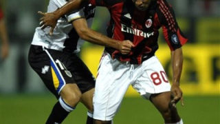 Роналдиньо напусна лагера на Милан
