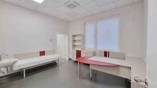 4 са между два леки автомобила станала около 11 часа