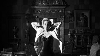 59 годишната Шарън Стоун показа че за нея няма възраст Красавицата