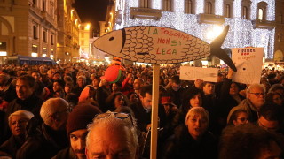 Хиляди "сардини" протестираха срещу Салвини в Италия