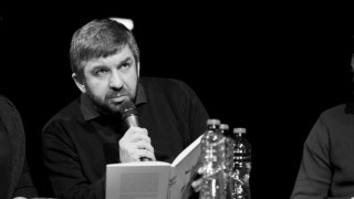 На 50 години внезапно е починал поетът литературовед журналист и