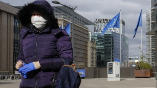 В Белгия подновяват футбола с... маски