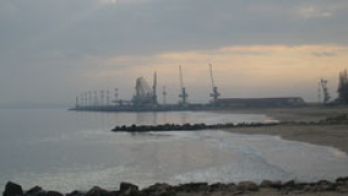 Пристанището в Бургас отново работи