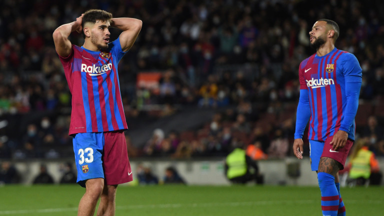 Барселона иска да включи Депай в сделка за Кунде