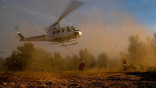 Над 7 самолета и 200 пожарникари се борят с огнената