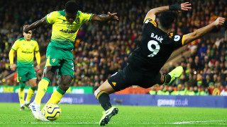 Алекс Тетей преподписа с Норич