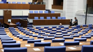 Петък парламентът пак се оказа без кворум за пленарното си