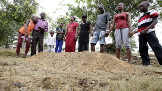 Около 100 души са загинали в епидемията на Ебола в