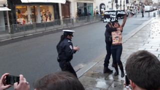 Президентът на Русия Владимир Путин последен пристигна с лимузина Aurus