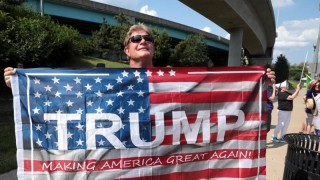 Президентът на Съединените щати Доналд Тръмп започна серия от атаки