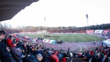 Емоционален момент! Футболисти и фенове на ЦСКА отдадоха почит на легендата Петър Жеков