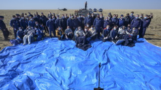 Двама руски космонавти и астронавт от НАСА стъпиха в степите