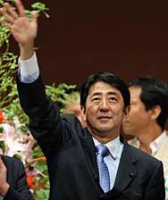 Шиндзо Абе бе избран за премиер на Япония