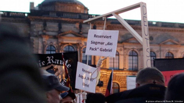 В Германия продават бесилки за "мамчето" Меркел 