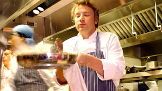 Джейми Оливър се утвърди като алтернативния британски готвач (видео)