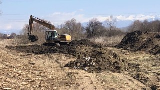 Дига се е пропукала в днешния следобед в района на