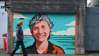 Независимият ляв политик Катрин Коноли ще е следващият президент на