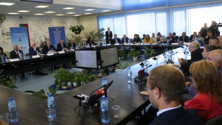 Бъдеще в един по динамичен и несигурен свят това вижда