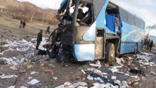 10 загинали, 43 ранени при автобусна катастрофа в Турция