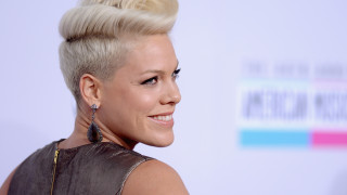 Певицата Пинк ще получи приза Авангард на името на Майкъл