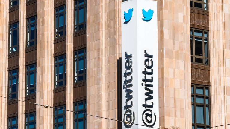 Служители на Twitter заведоха колективно дело срещу компанията. Причината: социалната