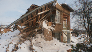 Бутат опасните сгради в Бисер