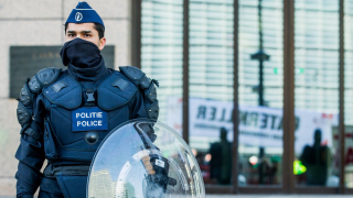 Повече от 30 предполагаеми терористи задържани на летището в Брюксел за месец