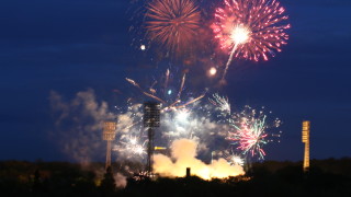 В 21 00 ч днес имаше заря в столичната Борисова градина