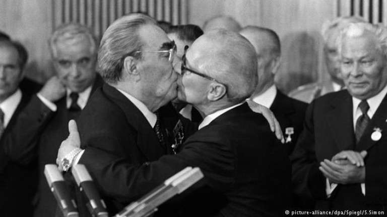 „Всеобщо целуване” или как Живков опита да превърне България в част от СССР 