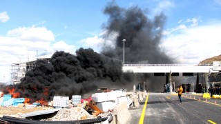 13 полицаи са ранени в албански протест срещу тол такси