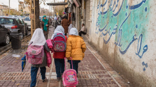 През последните три месеца стотици млади момичета посещаващи различни училища