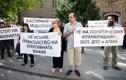 Янев „спретна” мини протест срещу Орешарски