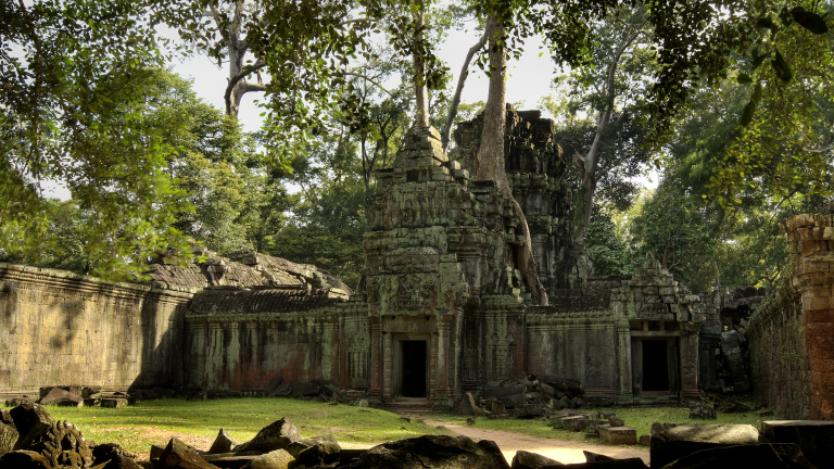 Откриха огромни неизвестни средновековни градове под джунглата в Камбоджа