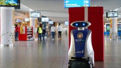 Роботът SOFie е новият почистващ асистент на летище София