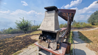 Пожар избухна в парк Тюлбето в Казанлък в четвъртък съобщи