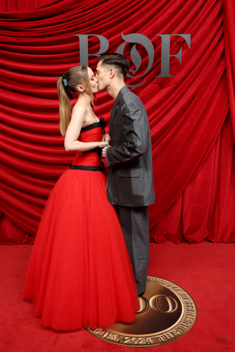 Любовната приказка продължава