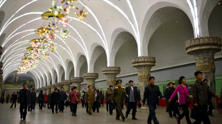 Северна Корея допусна чужди медии в метрото на Пхенян